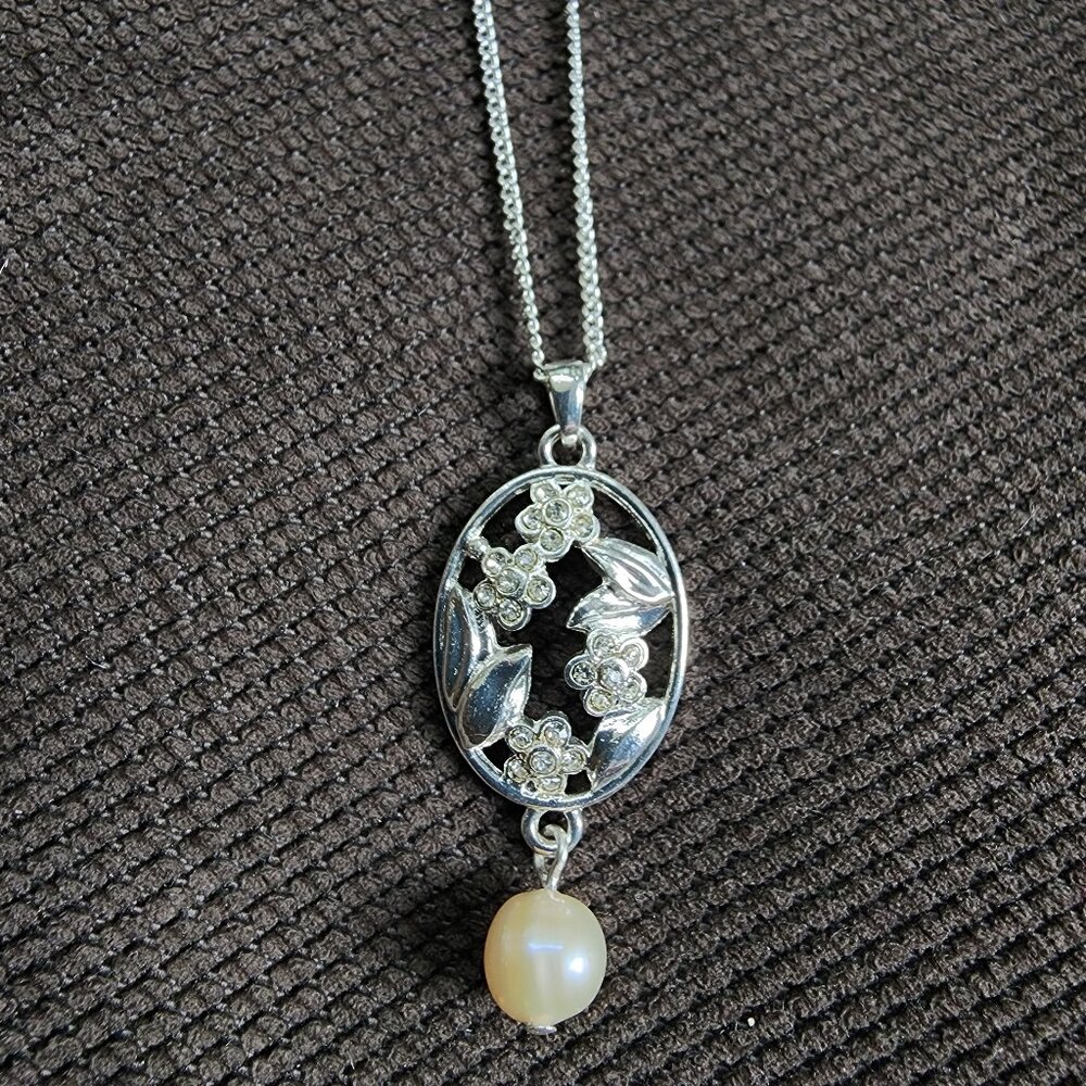 NWT Dorothy Perkins Asian Inspired Pearl Pendant Necklace